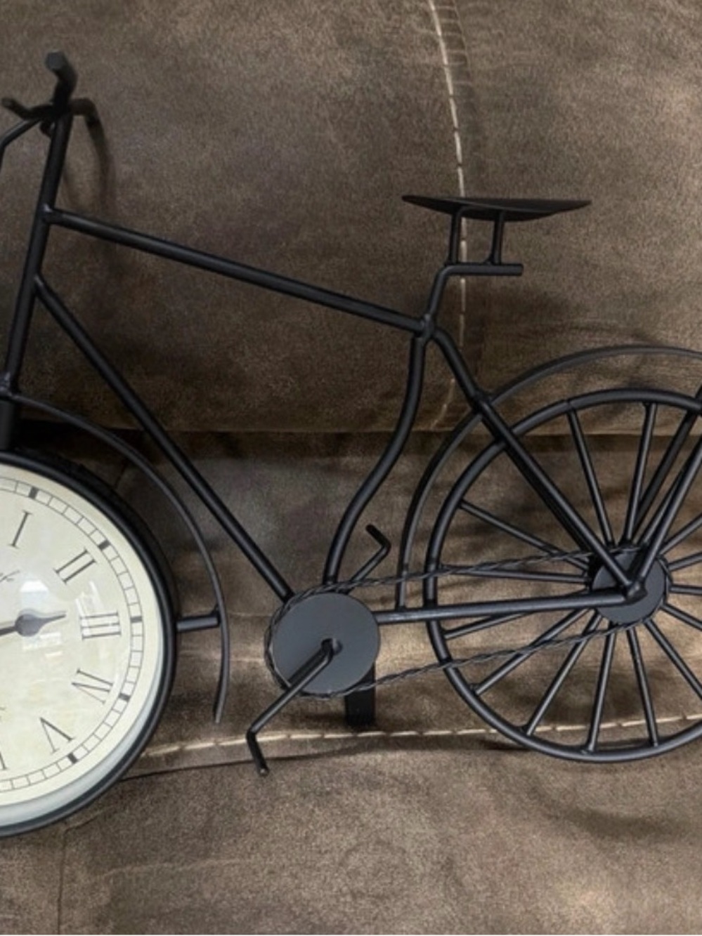Vintage-style Black Bicycle Wall Clock Decor - Stylish Home Accent
